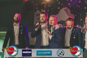 181209_100_Hand in Hand-1043.jpg
