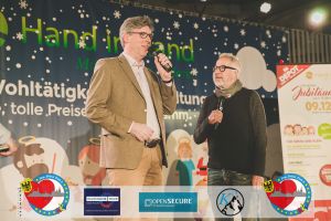 181209_100_Hand in Hand-1154.jpg