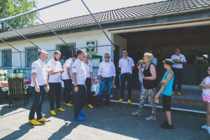 sommerfest_kg_schwarz_blaue_funken10.jpg