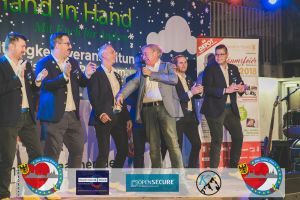 181209_100_Hand in Hand-1127.jpg