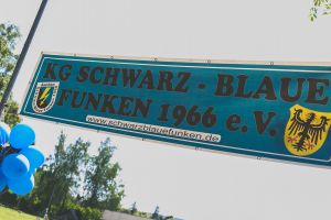 sommerfest_kg_schwarz_blaue_funken01.jpg